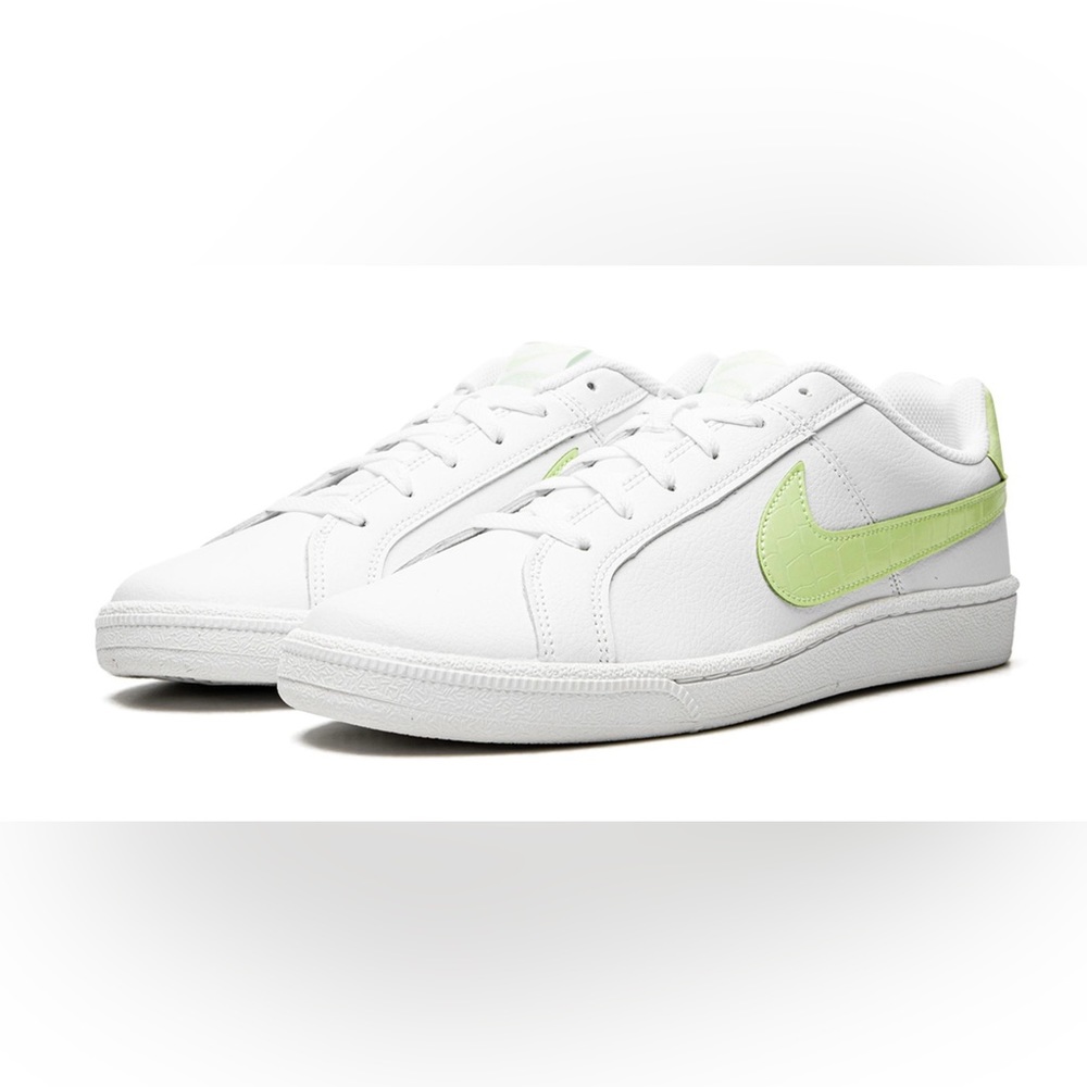 NWT NIKE COURT ROYALE SIZE 8.5